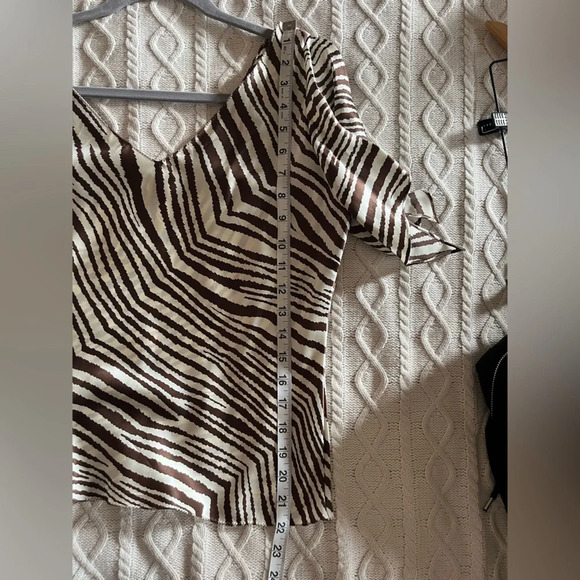 The Limited 100% Silk Animal Print Brown and White Blouse Women’s size Small - Picture 11 of 13